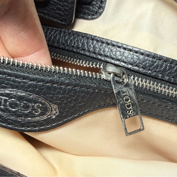Tod's Black Leather Shoulder Bag - Picture 14 of 16